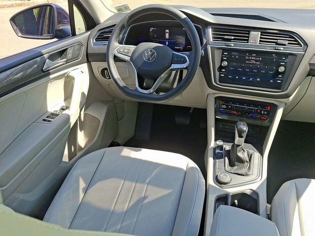 Certified 2023 Volkswagen Tiguan SE w/ Panoramic Sunroof Package AWD/4WD image 14