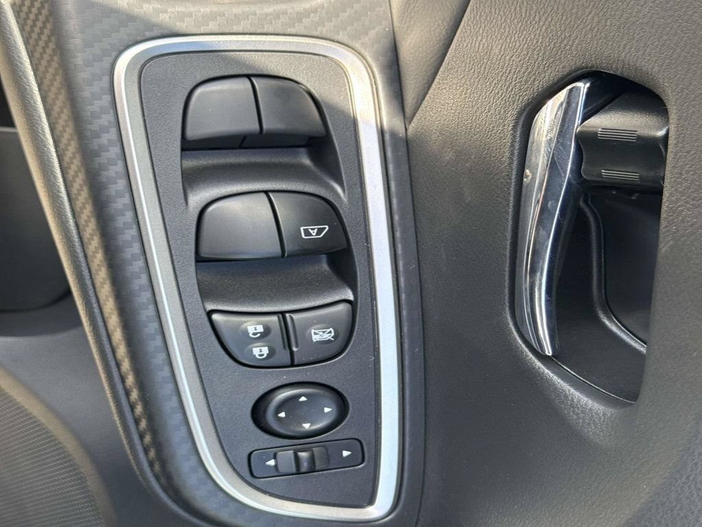 New 2025 Nissan Versa SR w/ Trunk Package FWD image 15