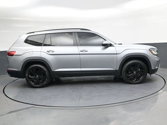 Used 2022 Volkswagen Atlas SE w/ Black Wheel Package AWD/4WD image 3