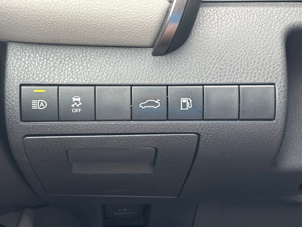 Used 2018 Toyota Camry LE w/ Convenience Package image 22