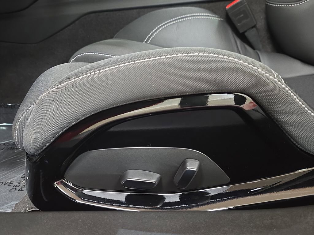 Used 2023 Chevrolet Corvette Stingray Convertible w/ Z51 Performance Package image 26