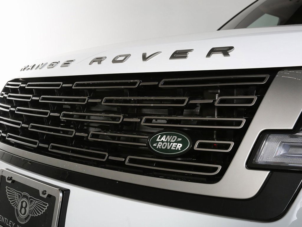 Used 2023 Land Rover Range Rover SE image 3