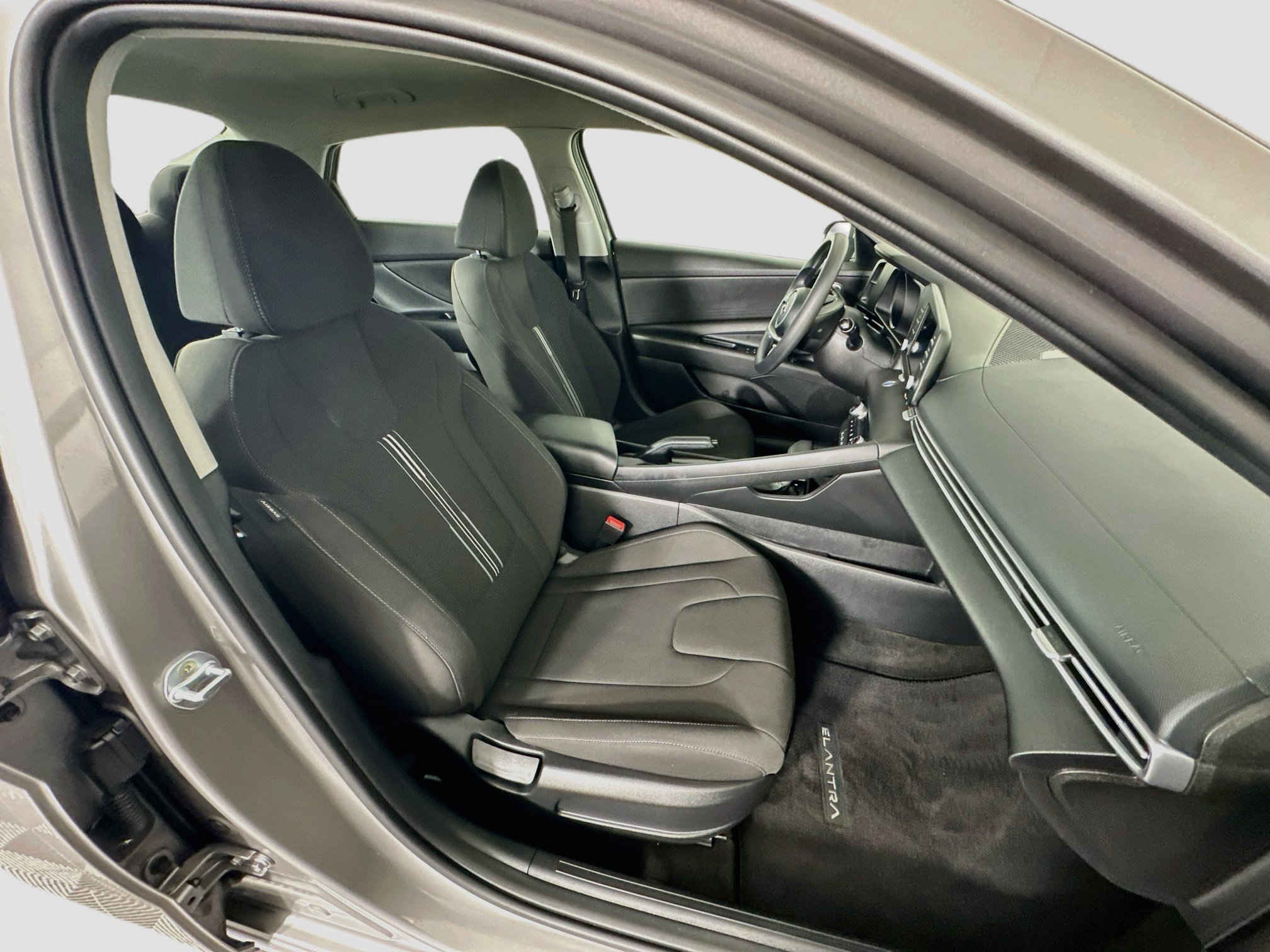 Used 2023 Hyundai Elantra SEL w/ Cargo Package FWD image 31