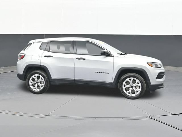 Used 2025 Jeep Compass Sport AWD/4WD image 17