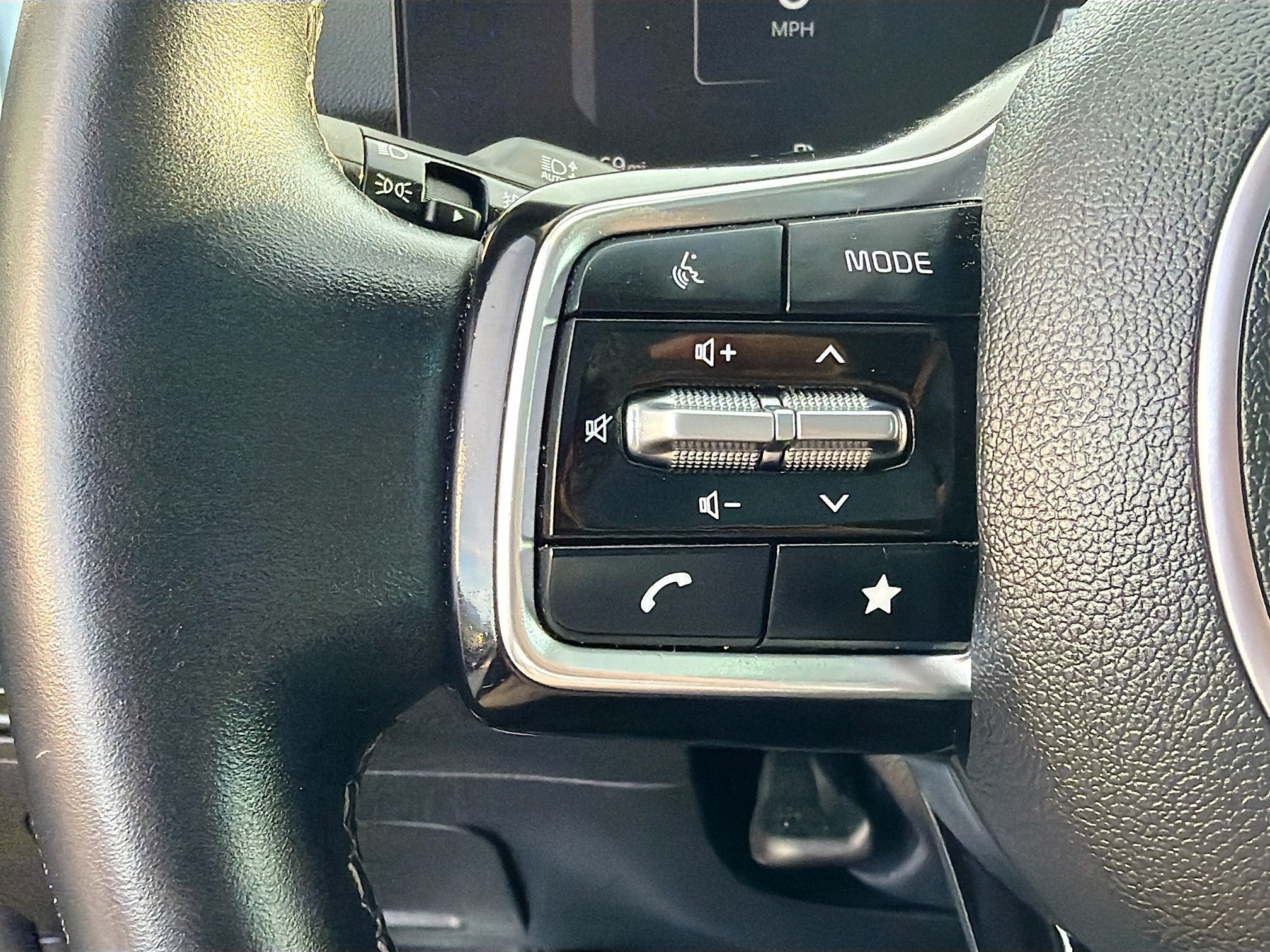 Used 2024 Kia Sorento SX FWD image 38