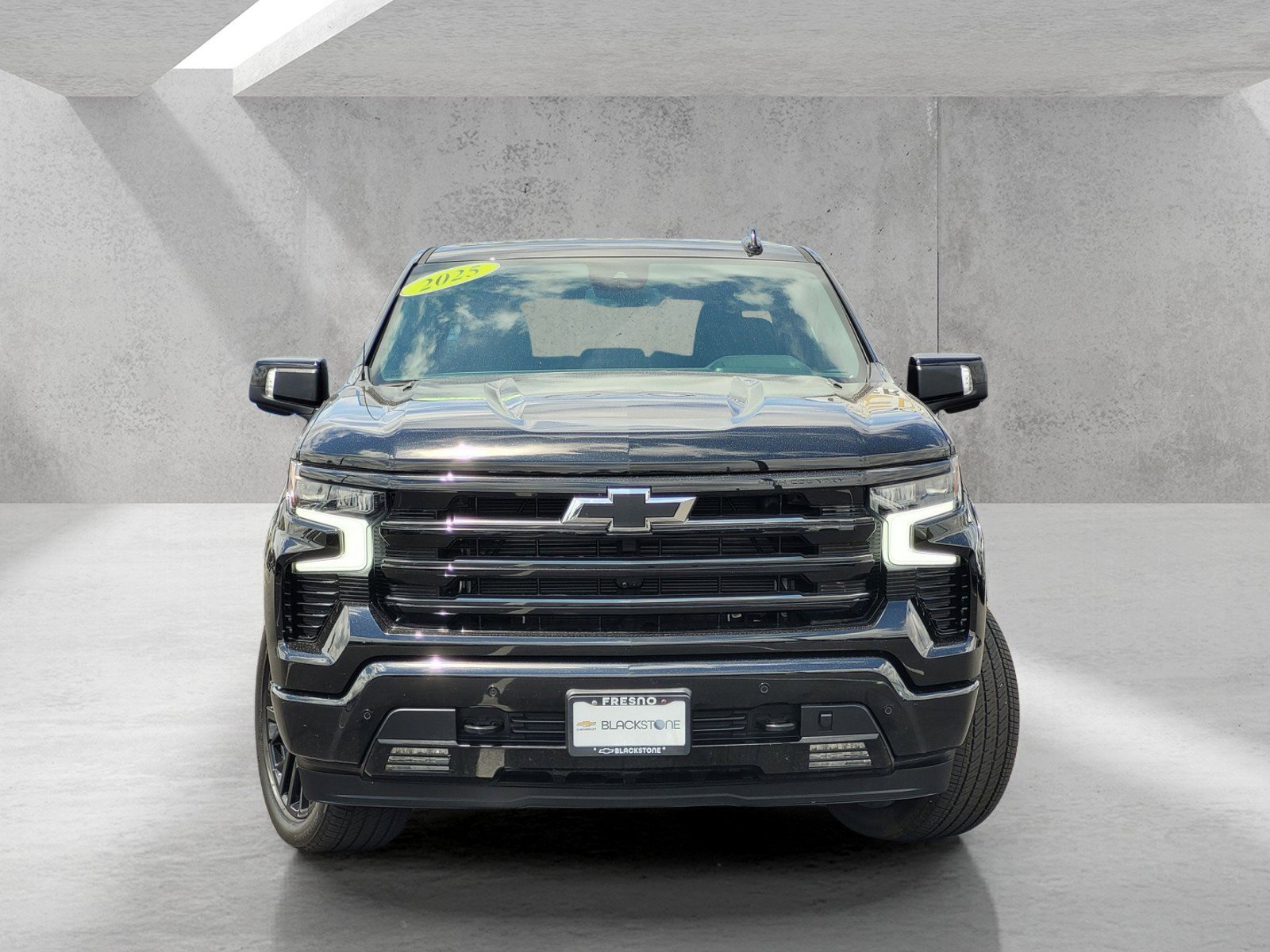 Used 2025 Chevrolet Silverado 1500 High Country w/ Midnight Edition AWD/4WD image 3