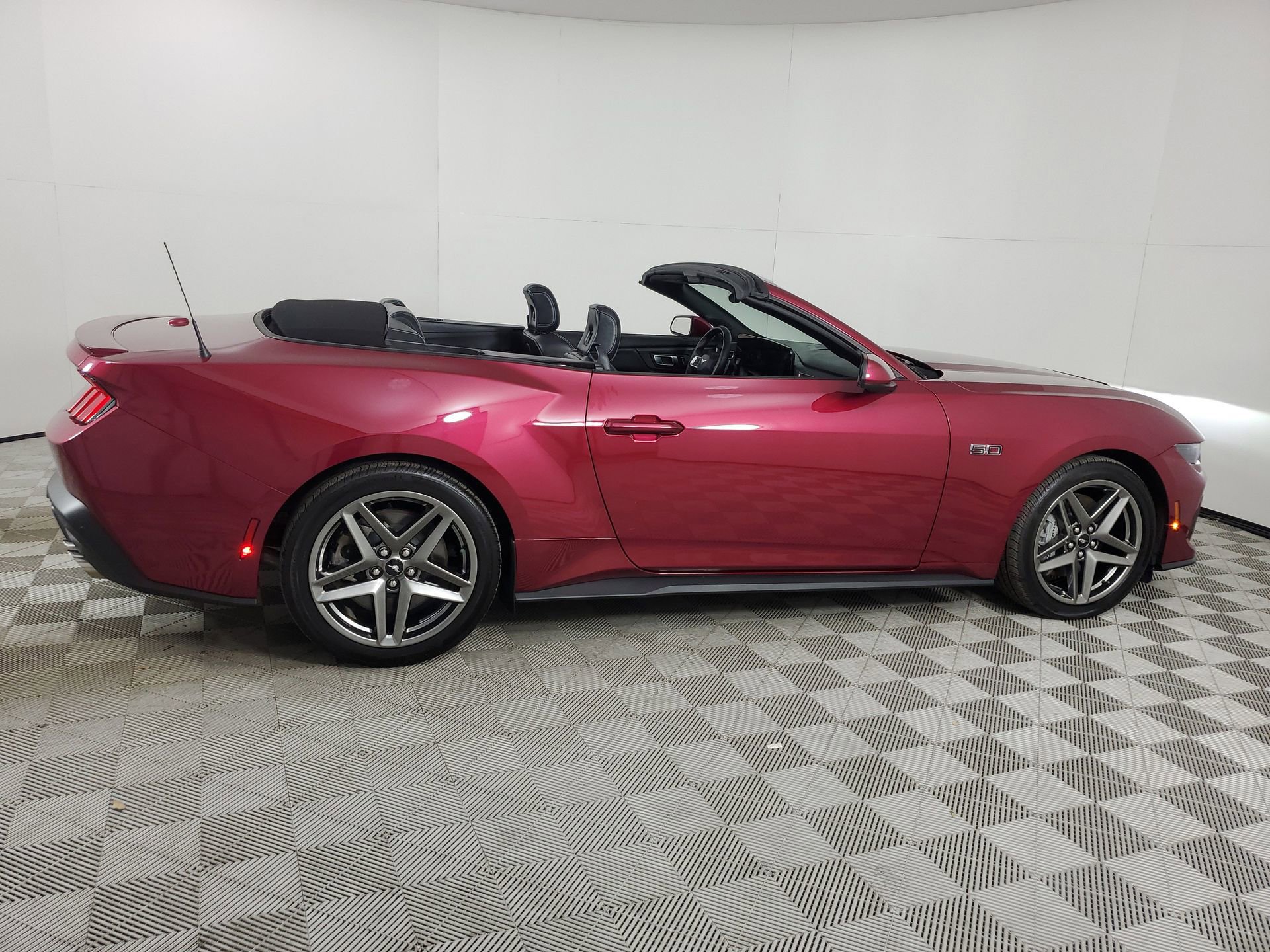 Used 2025 Ford Mustang GT Premium image 12