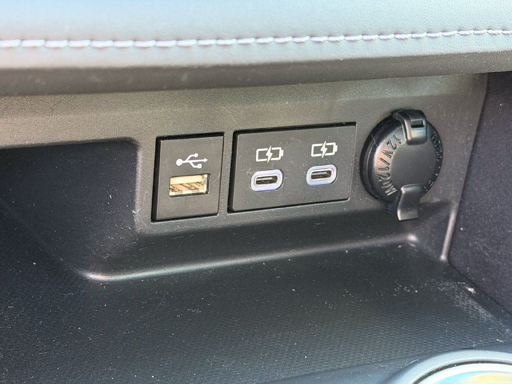 Used 2024 Toyota Highlander XLE FWD image 45