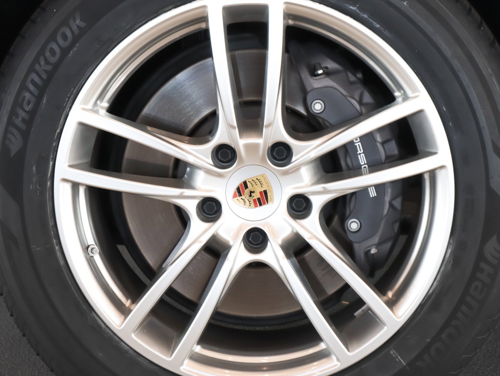 Used 2024 Porsche Cayenne AWD/4WD image 28
