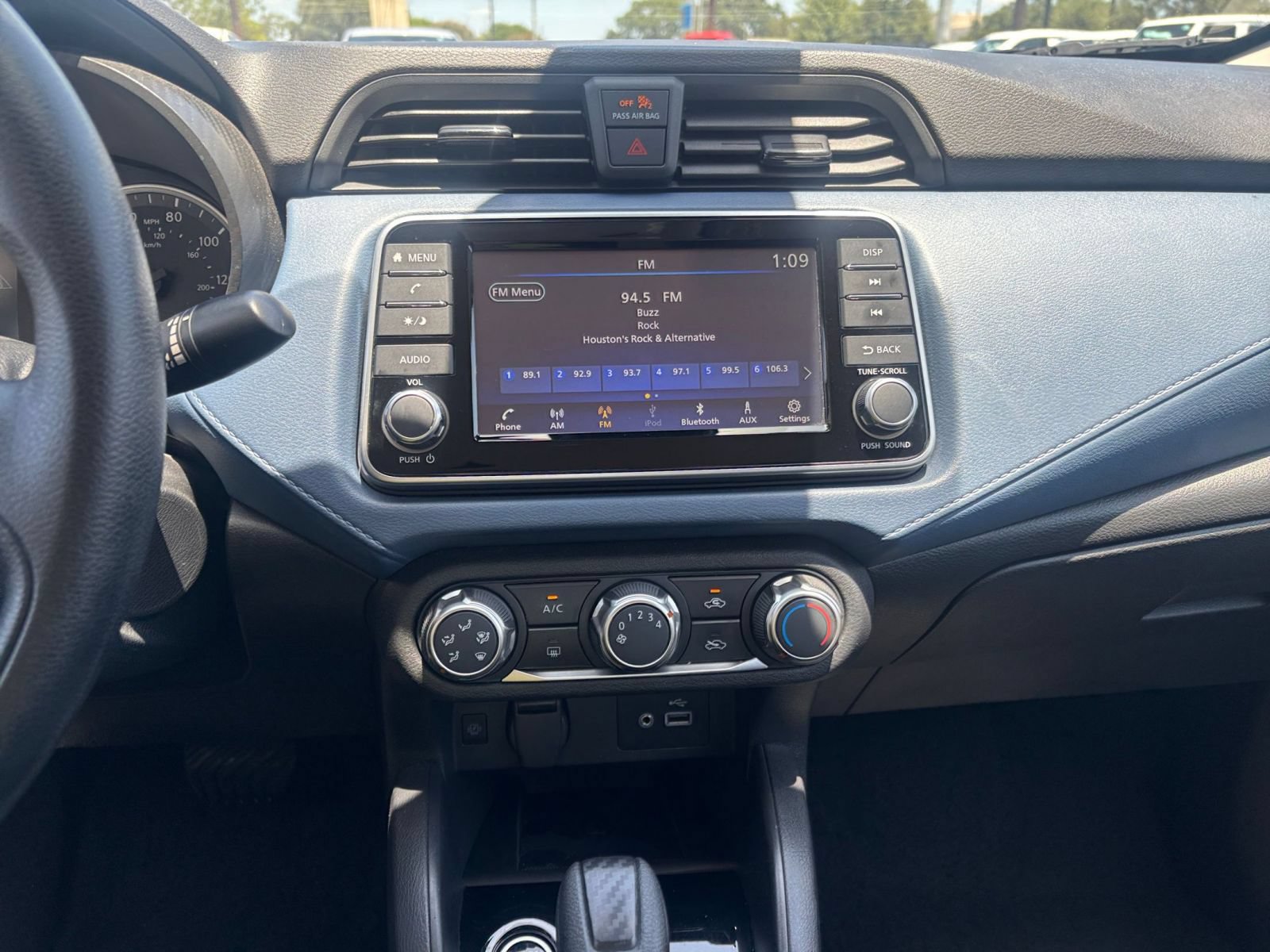 Used 2025 Nissan Versa SV FWD image 17