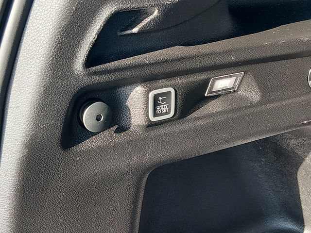 Used 2024 Jeep Grand Cherokee L Limited w/ Black Appearance Package RWD image 17