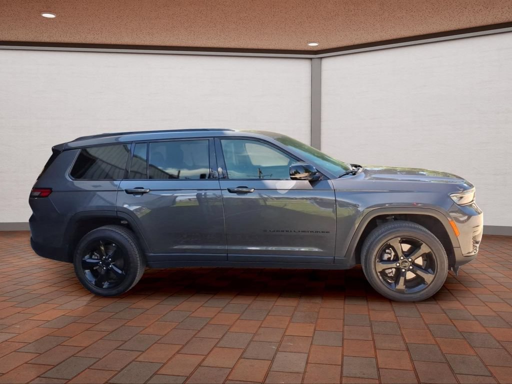 Used 2023 Jeep Grand Cherokee L Laredo AWD/4WD image 4
