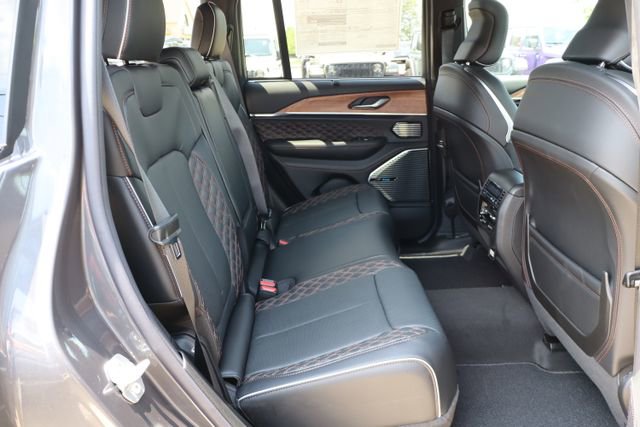 New 2026 Jeep Grand Cherokee Summit AWD/4WD image 46