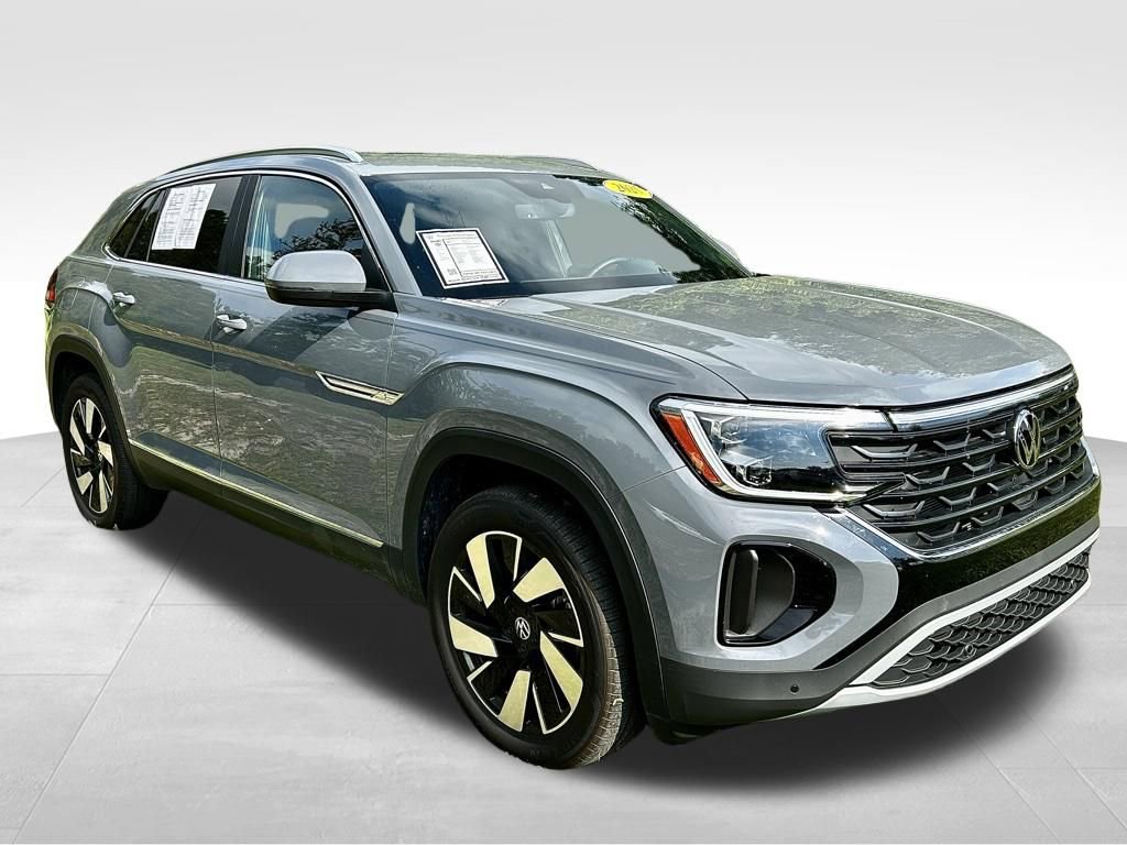 Used 2025 Volkswagen Atlas Cross Sport SEL image 2