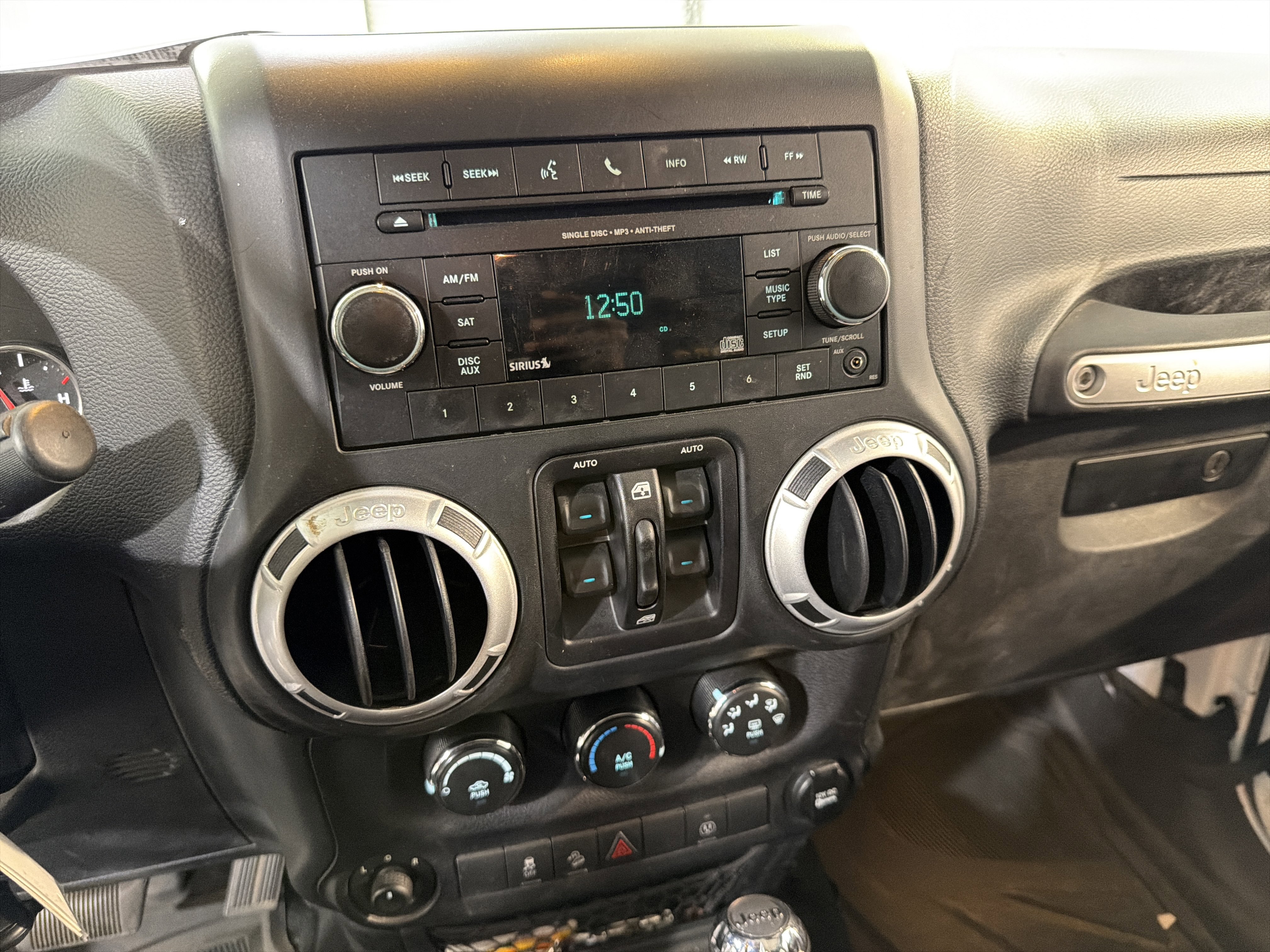 Used 2014 Jeep Wrangler Unlimited Sahara w/ Connectivity Group image 19