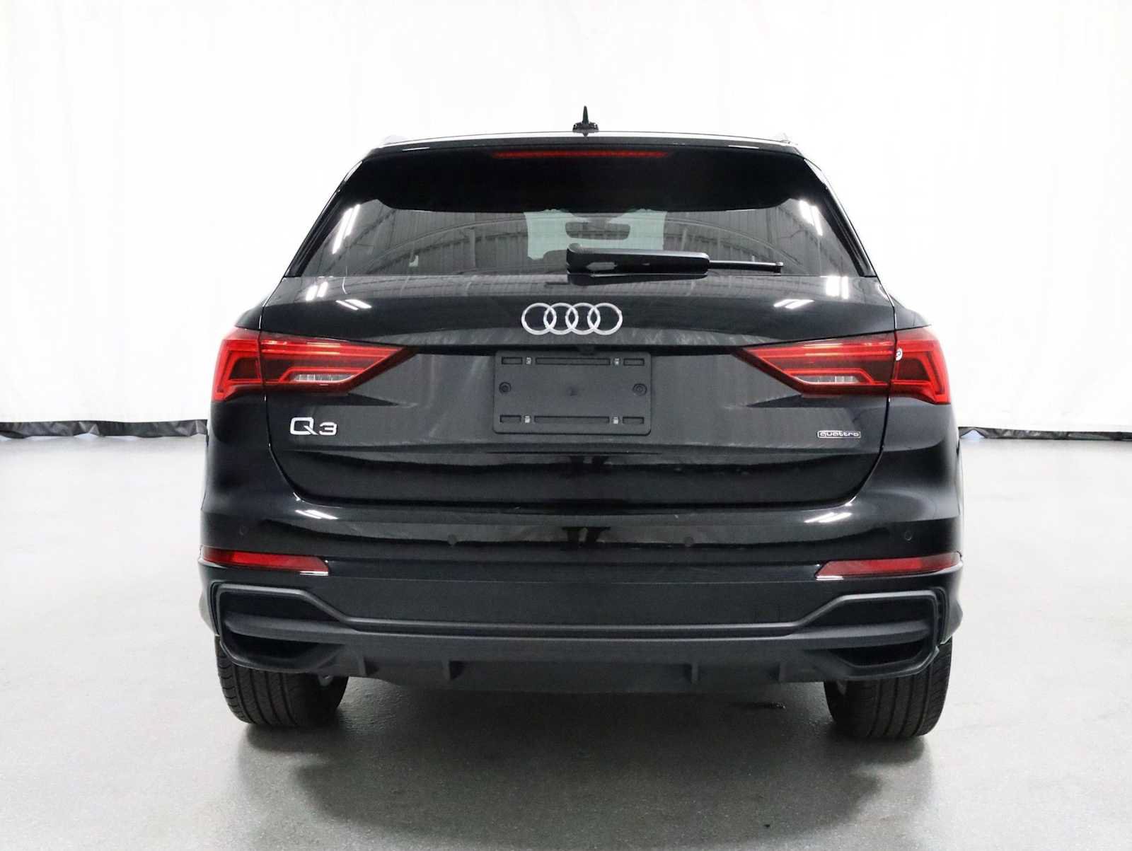 Certified 2025 Audi Q3 2.0T Premium w/ Convenience Package AWD/4WD image 7