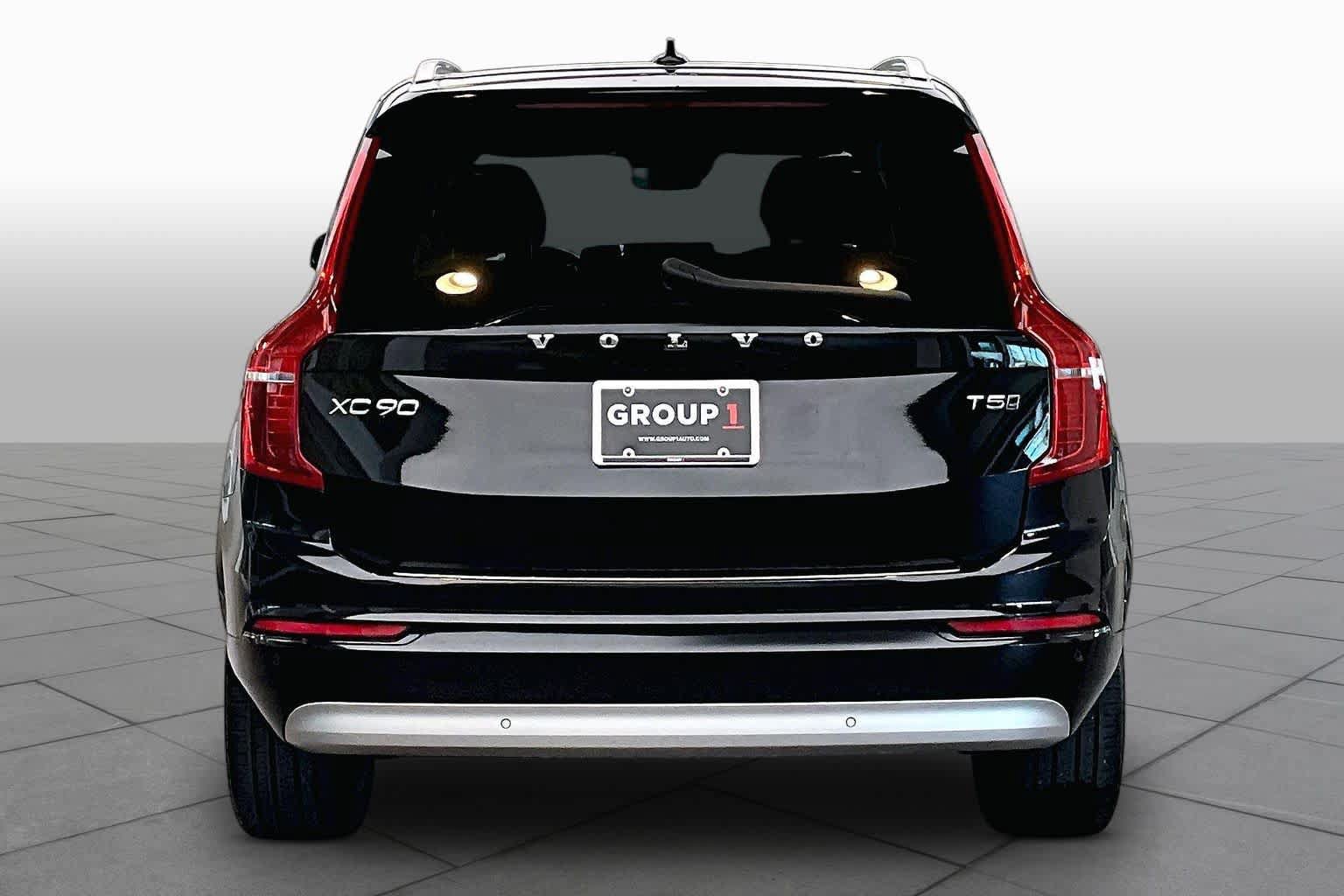 Used 2022 Volvo XC90 T5 Momentum w/ Climate Package AWD/4WD image 5