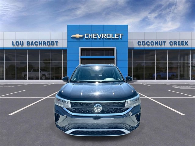 Used 2024 Volkswagen Taos SE image 3