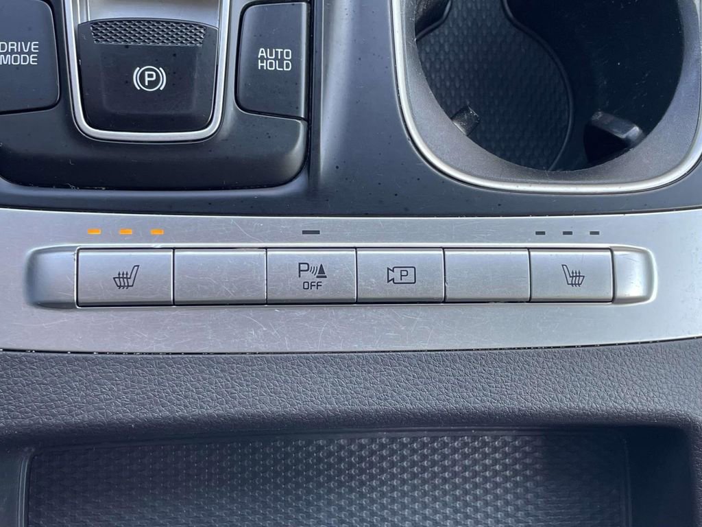 Used 2022 Kia Carnival LX image 31