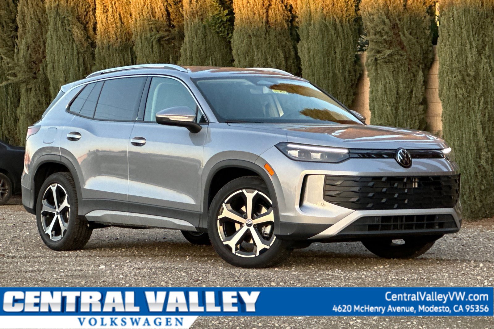 New 2026 Volkswagen Tiguan SE image 1