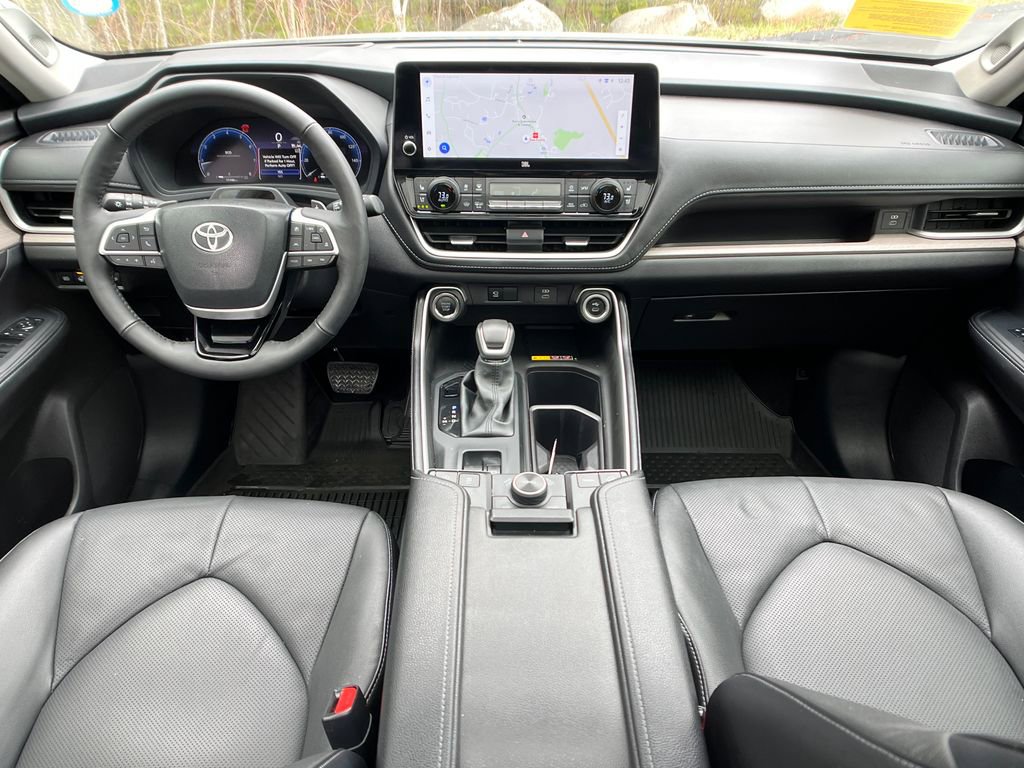 Used 2025 Toyota Grand Highlander AWD image 13
