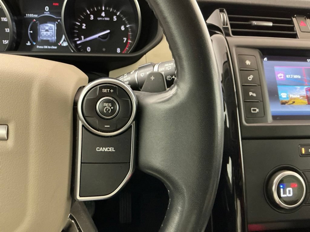 Used 2017 Land Rover Discovery SE AWD/4WD image 14