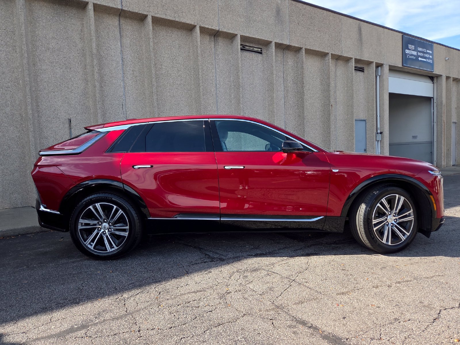 Certified 2024 Cadillac Lyriq Luxury AWD/4WD image 19