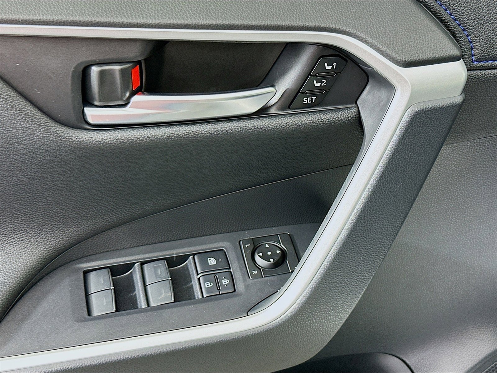 Certified 2025 Toyota RAV4 XSE image 18