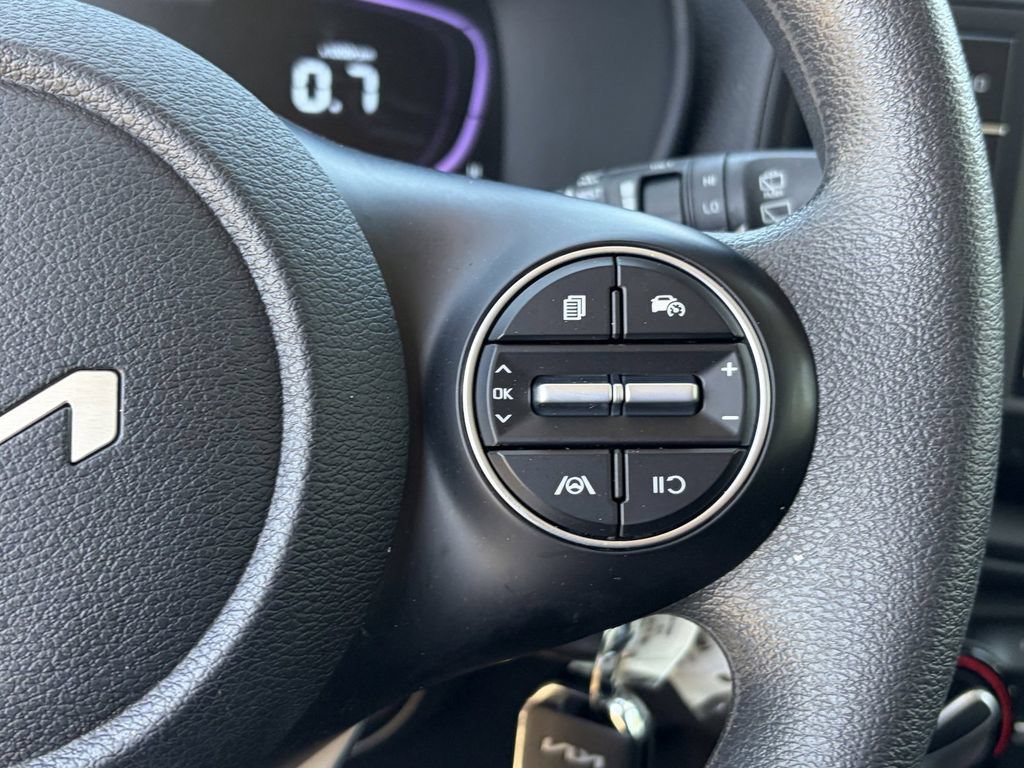 Used 2025 Kia Soul LX FWD image 36