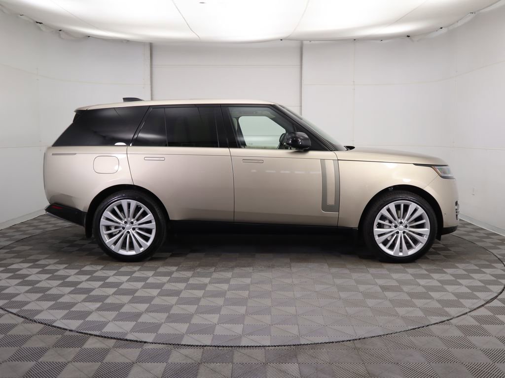 New 2025 Land Rover Range Rover SE image 4