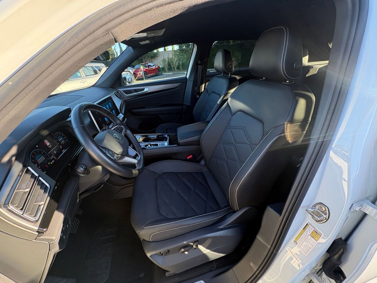 Used 2025 Volkswagen Atlas Cross Sport SE image 38