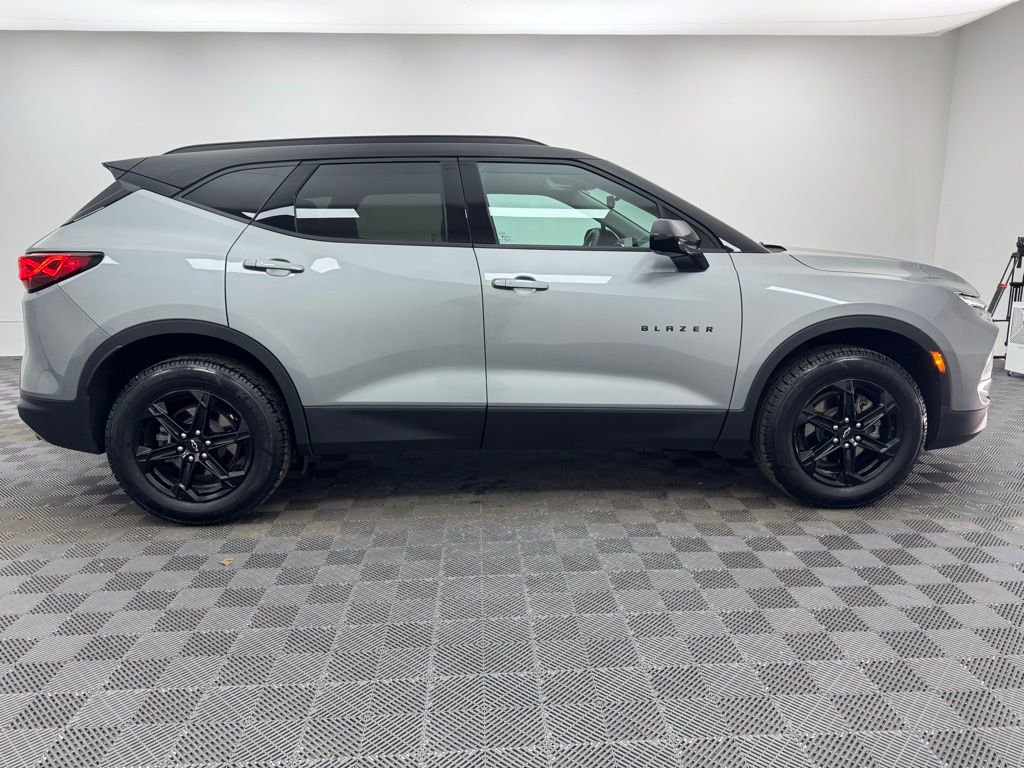 Used 2024 Chevrolet Blazer LT w/ Midnight/Sport Edition image 6