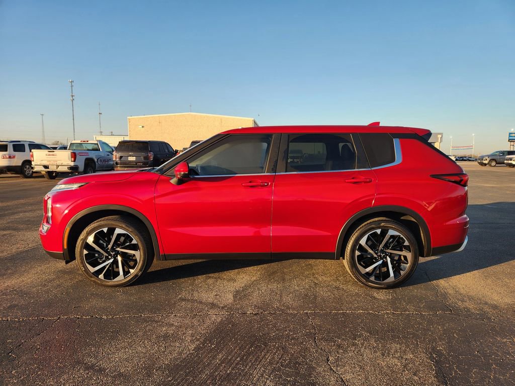 Used 2024 Mitsubishi Outlander FWD image 4