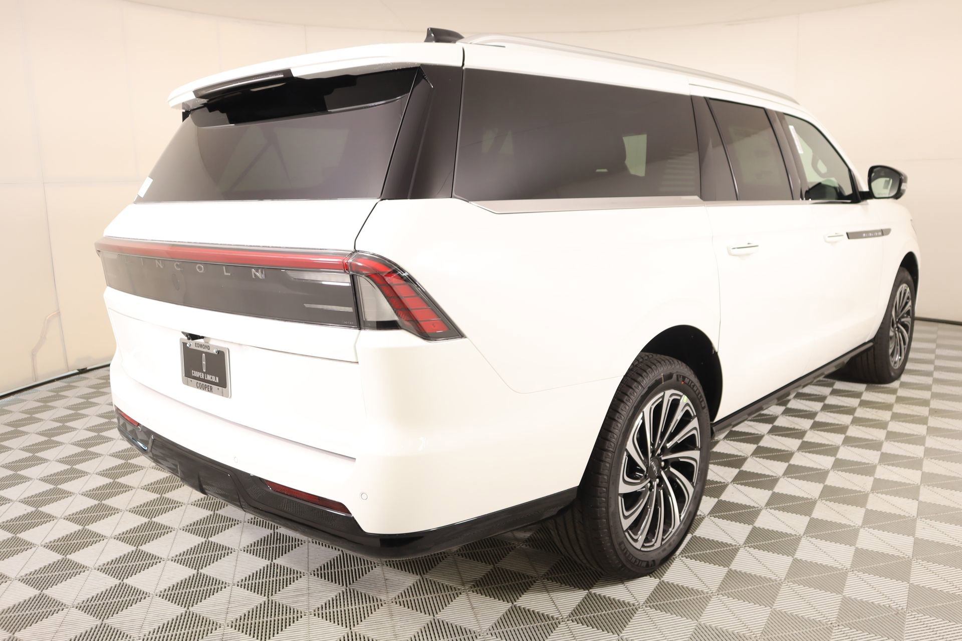 New 2026 Lincoln Navigator L Black Label AWD/4WD image 22