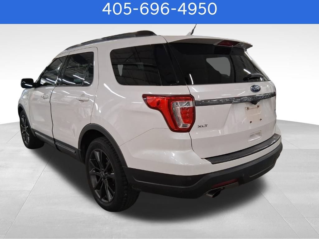 Used 2018 Ford Explorer XLT w/ Equipment Group 202A image 3