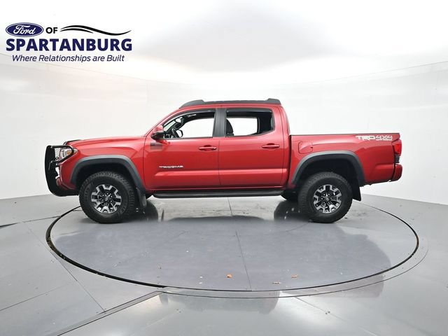 Used 2017 Toyota Tacoma TRD Off-Road AWD/4WD image 4