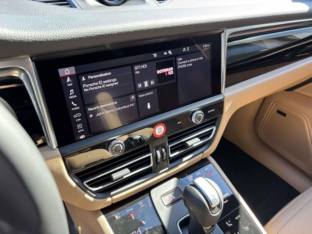 New 2026 Porsche Macan image 32