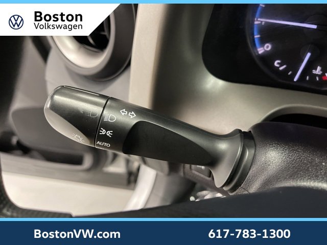 Used 2018 Toyota RAV4 LE image 19