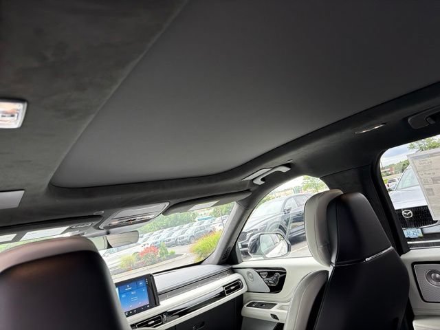 New 2026 Lincoln Aviator Black Label w/ Jet Appearance Package AWD/4WD image 9