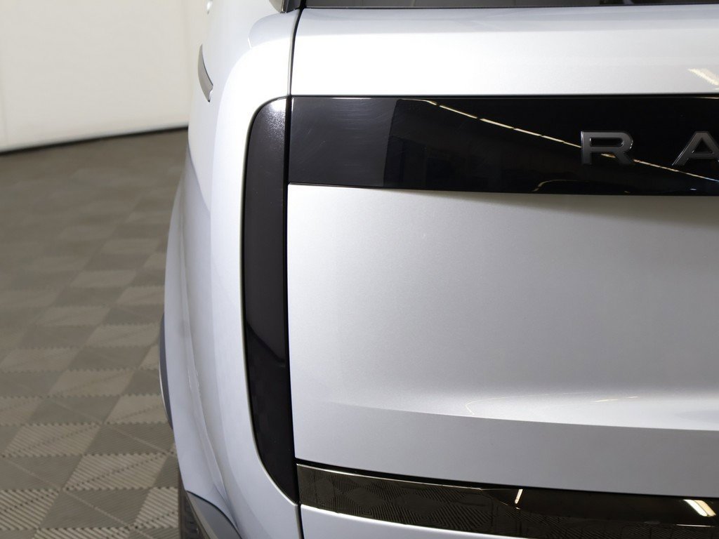 Used 2023 Land Rover Range Rover SV image 18