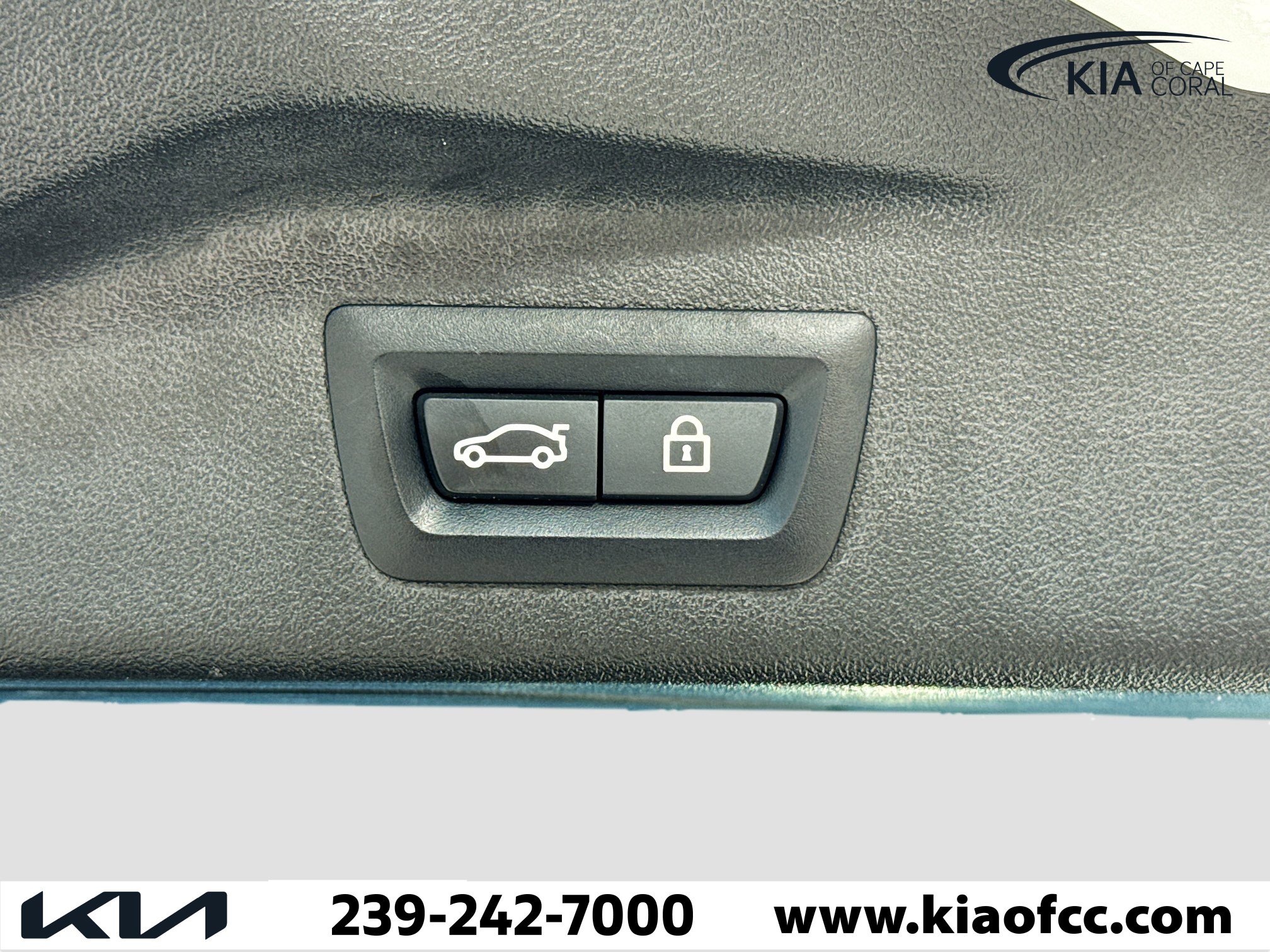 Used 2020 BMW X7 M50i w/ Executive Package image 13