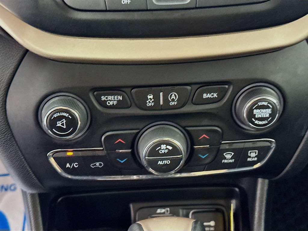 Used 2017 Jeep Cherokee High Altitude w/ Luxury Group AWD/4WD image 19