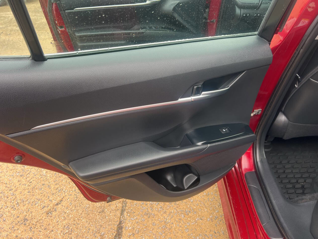 Used 2018 Toyota Camry SE w/ Moonroof Package image 14