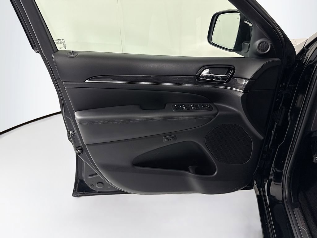 Used 2020 Jeep Grand Cherokee Overland image 24