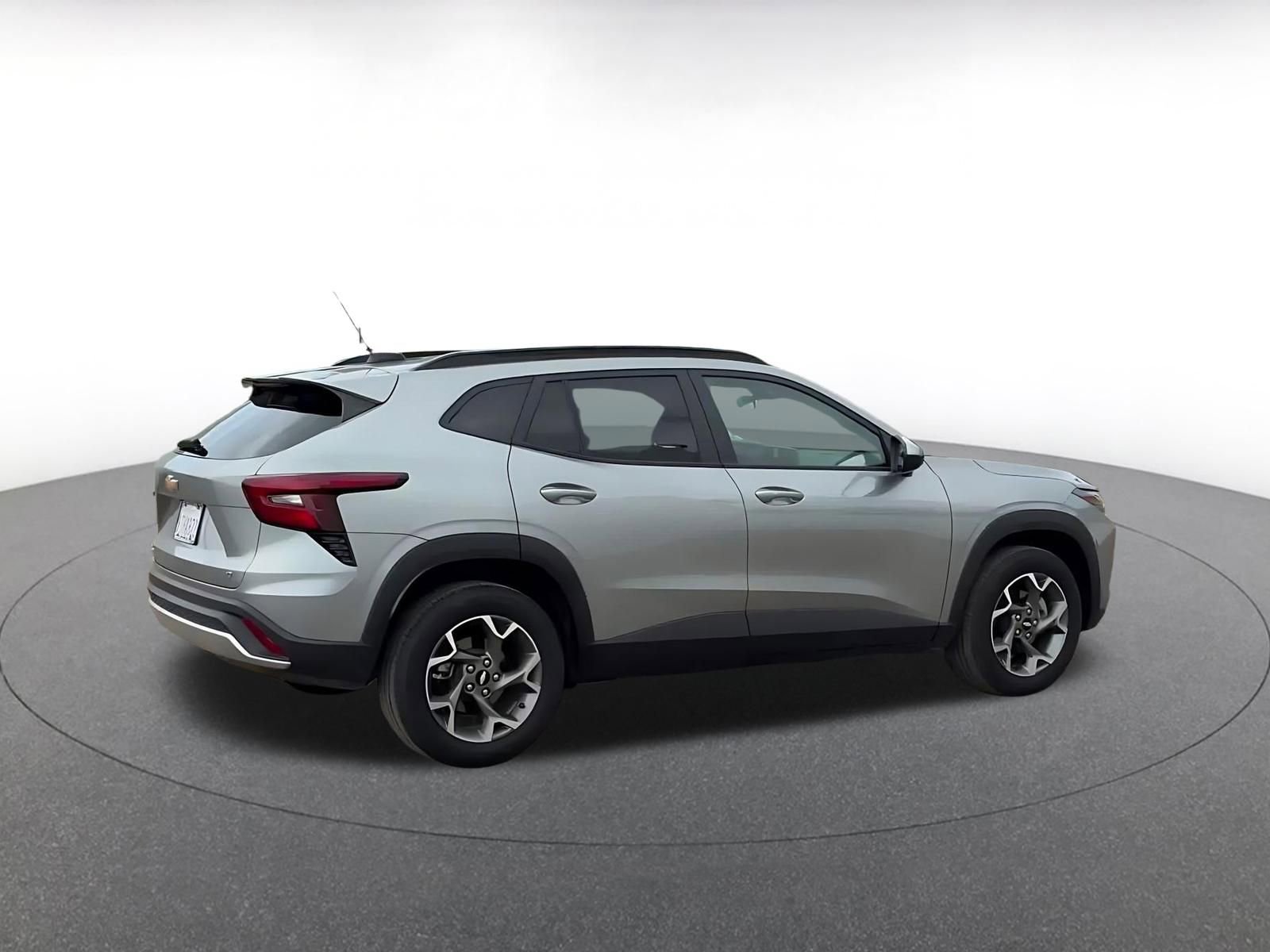 Used 2025 Chevrolet Trax LT w/ LT Convenience Package FWD image 15