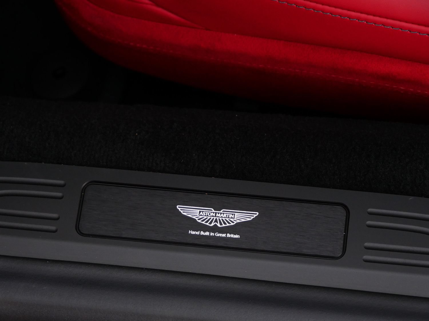 Used 2025 Aston Martin V8 Vantage Coupe RWD image 20