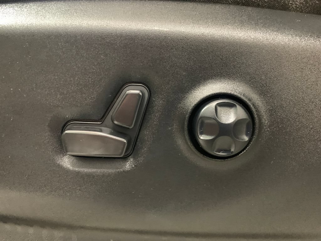 Used 2024 Chrysler Pacifica Touring-L FWD image 19