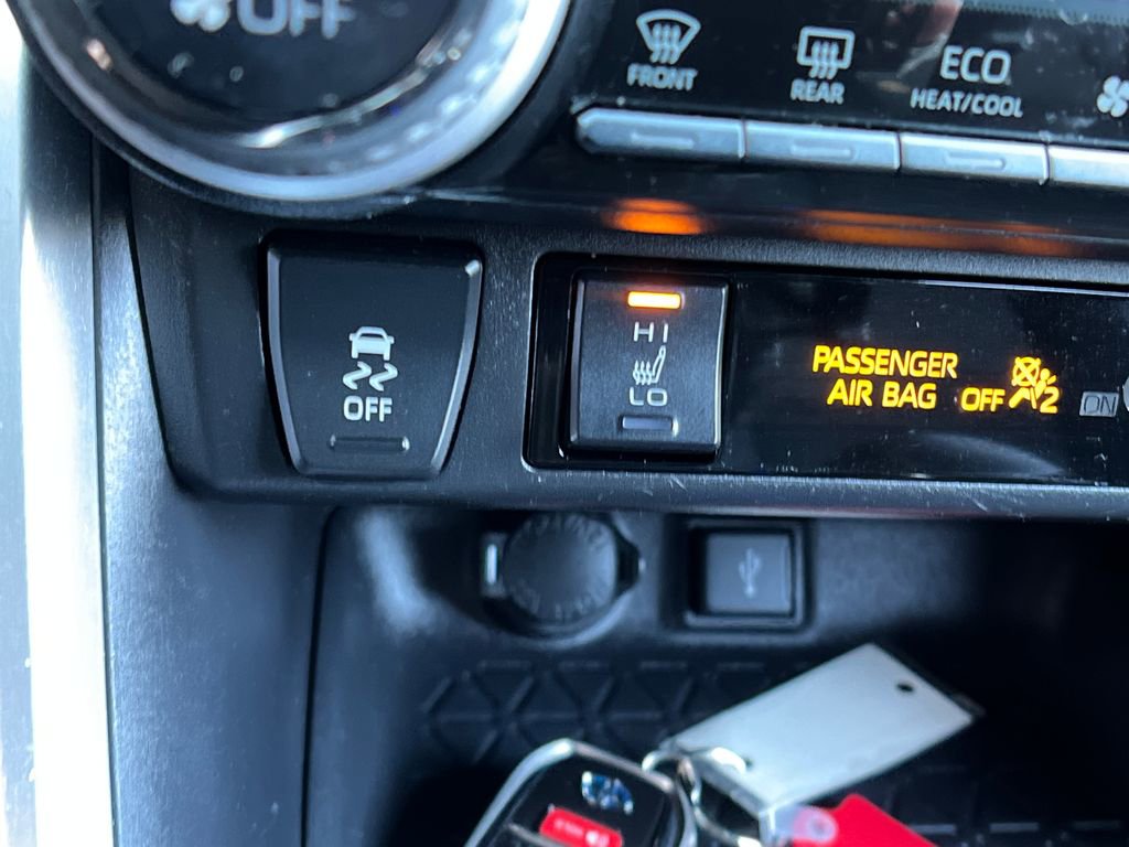 Used 2021 Toyota RAV4 SE image 27