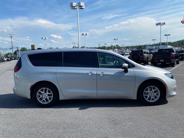Used 2023 Chrysler Voyager LX FWD image 6