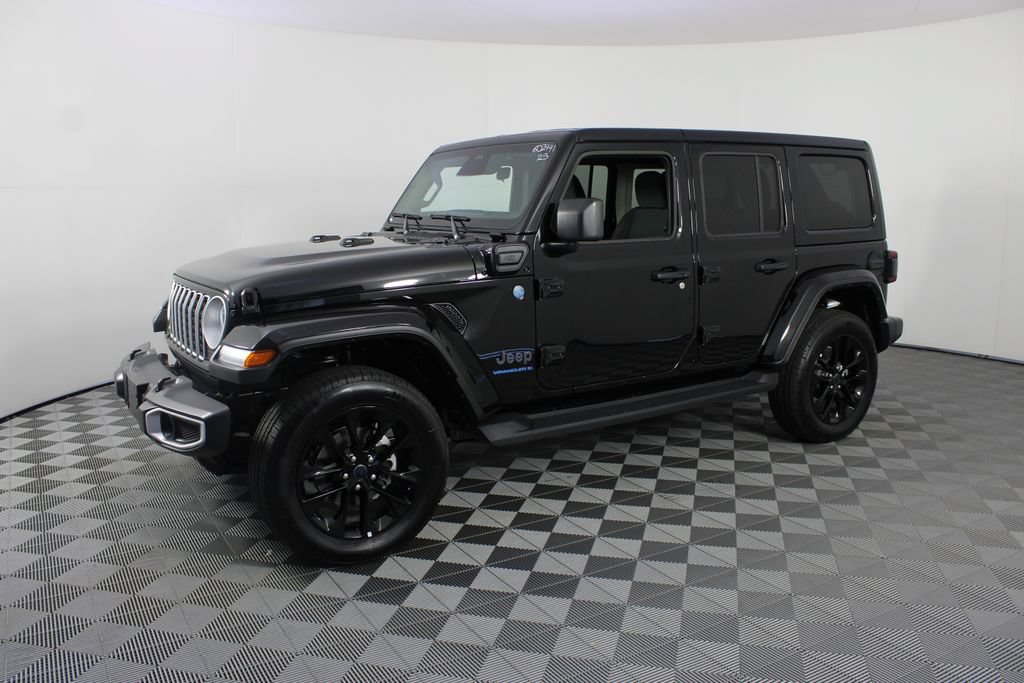 Used 2025 Jeep Wrangler Unlimited Sahara AWD/4WD image 2